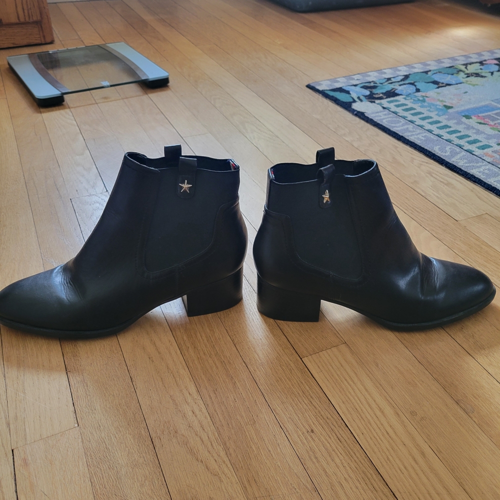 Tommy Hilfiger Black Leather Ankle Booties with Star Accent